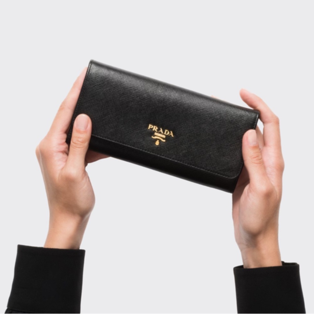 Prada Large Saffiano Leather Wallet - not used much, it’s in very good condition